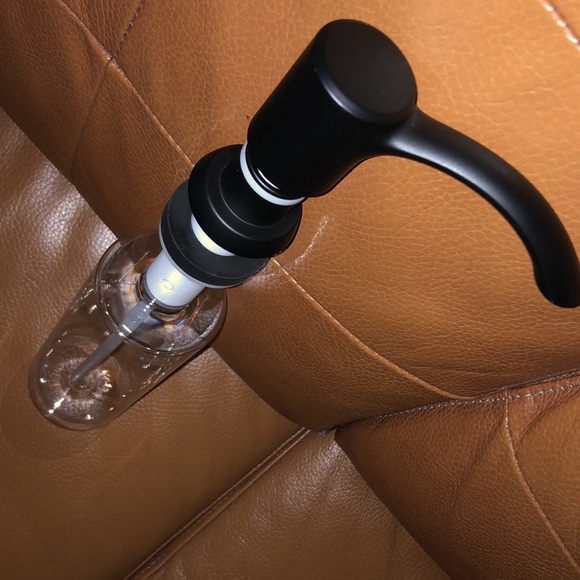 NWOT Top Refill Soap Dispenser ABS Pump Head 17oz Lotion Bottle Built-in Design - Picture 5 of 13